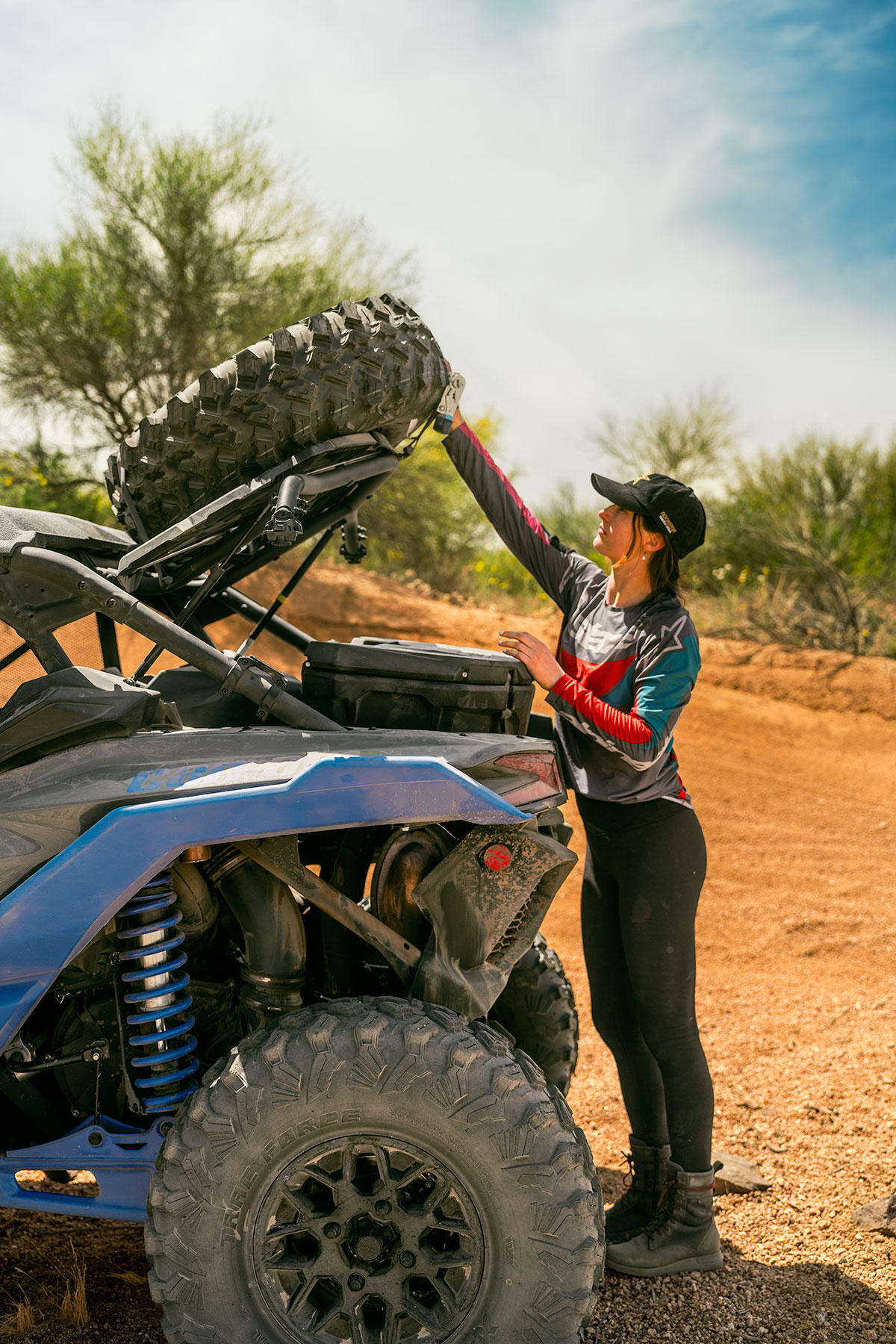 ORV MY27 SSV MAV X3 MAX DS TURBO DAZZLING BLUE LIFESTYLE 08967 RGB